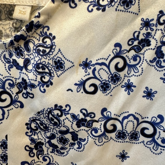 The Westside Silky Printed V-Neck Tank Top size x-small - Picture 4 of 5